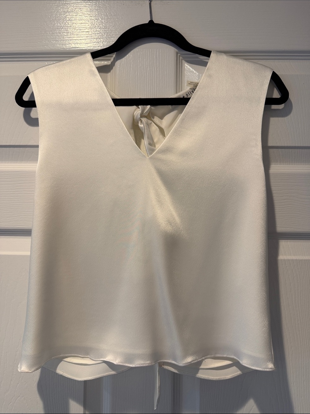 Alice + Olivia Ivory V-Neck Satin Top Size XS